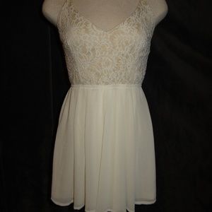 WINDSOR White Lace (Open-Back) Romper
